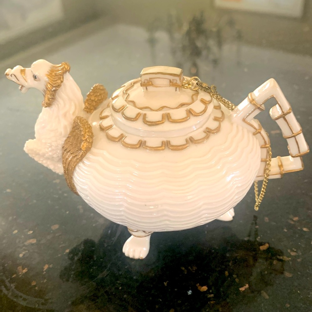 Mini Griffins teapot candle holder Pegasus porcelain